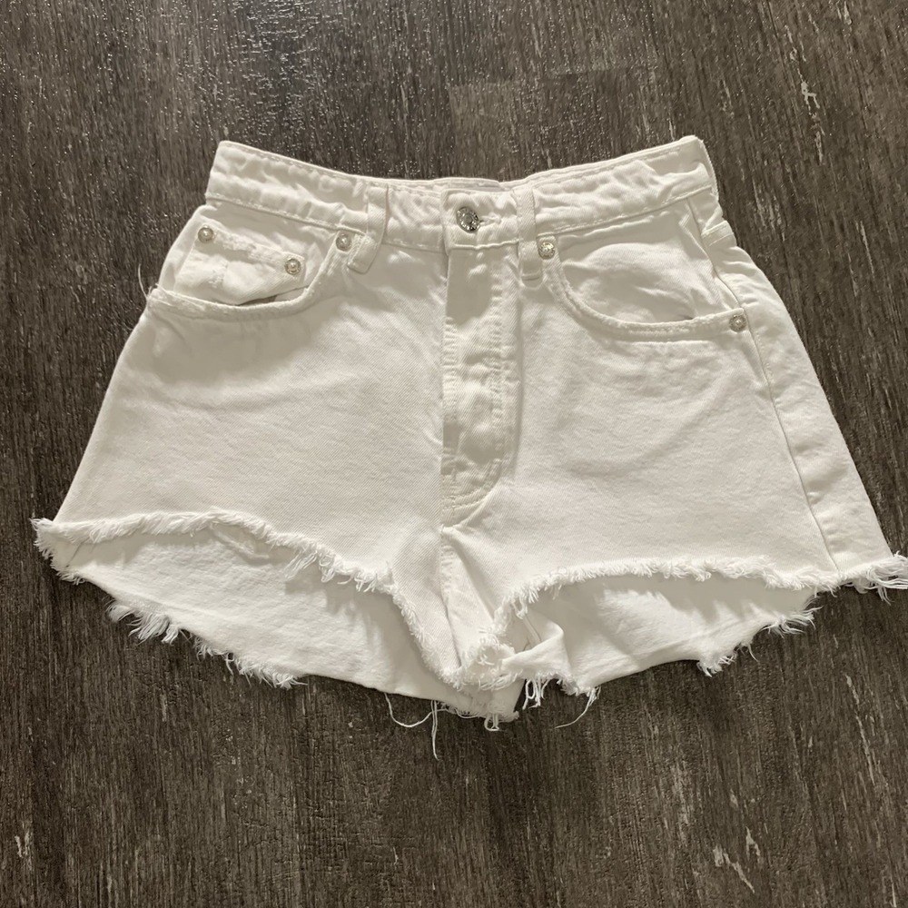Zara Women's Denim Shorts Size 2 High Rise Cut Off Raw Hem‎ White Destroyed